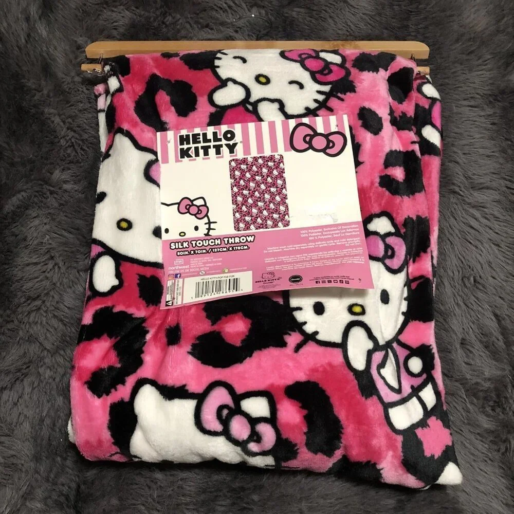 Hello Kitty Leopard Cheetah Print Throw Blanket, 50in x 70in (127cm x 178cm)